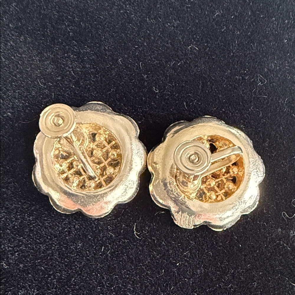 Vintage Gold Toned and Red Floral Jewelry Set - Picture 8 of 11